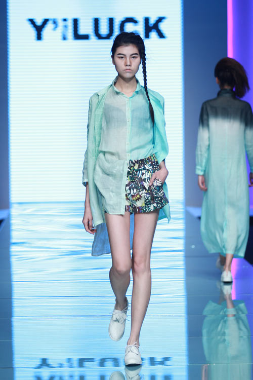 2013哈尔滨时装周Y’iLUCK伊雅：自在穿着体验